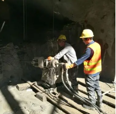 青山水下抗分散灌浆料特点 水下不分散注浆料介绍